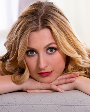 Alexa Grace Sexy Smile