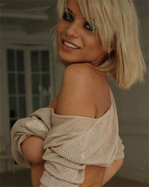 Enocate Blonde With Big Boobs