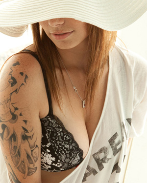 Hailey Leigh Sun Hat Nudes