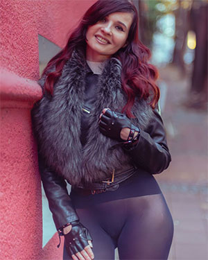 Jeny Smith Stylish Look In The City