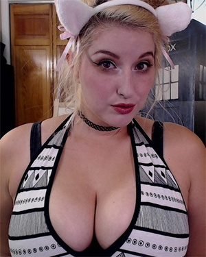 KayleePond Busty Webcam Model