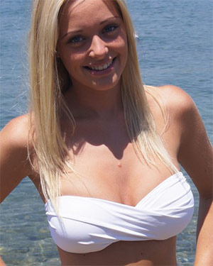 Lauren Topless Blonde Flaunt It