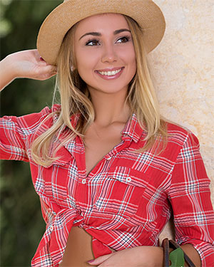 Linda Smiles And Strips