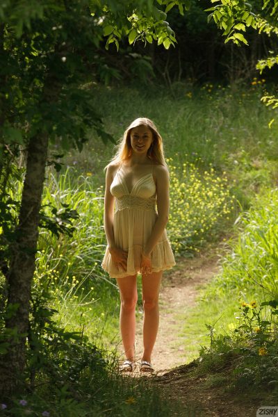 Amber Moore In Whitetail Trail Zishy