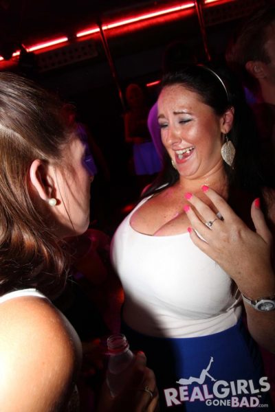 Big Boobs Chick Bar Crawl