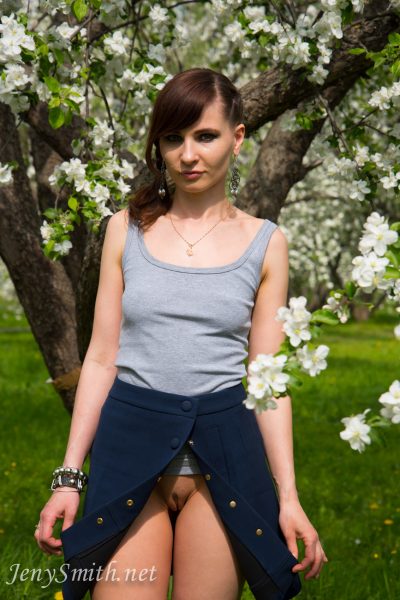 Jeny Smith Naked Behind The Tree