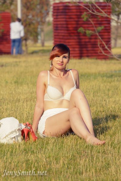 Jeny Smith Upskirt No Panties