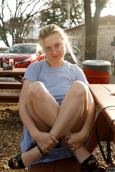 Kerin Metzger Sexy Blonde Zishy