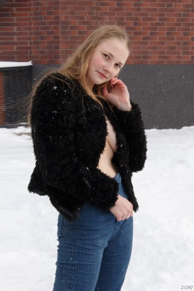 Lida Nowak Snow Is Quiet Zishy
