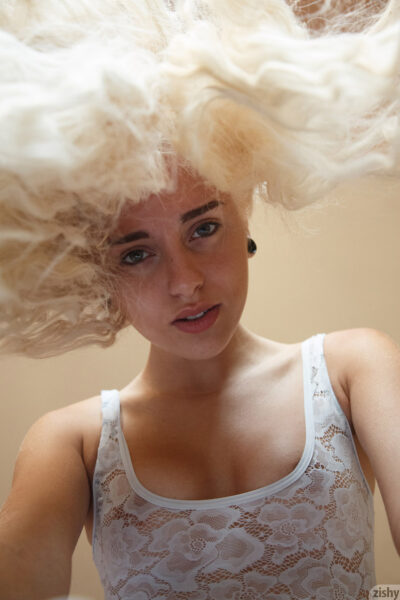 Naomi Woods Healthy In Hollywood Zishy