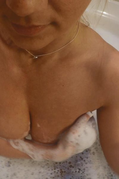 Nikki Sims Candid Bath Boobs