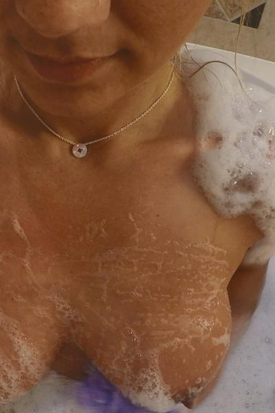 Nikki Sims Candid Bath Boobs