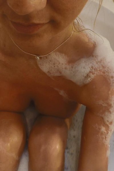 Nikki Sims Candid Bath Boobs