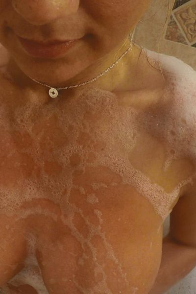 Nikki Sims Candid Bath Boobs