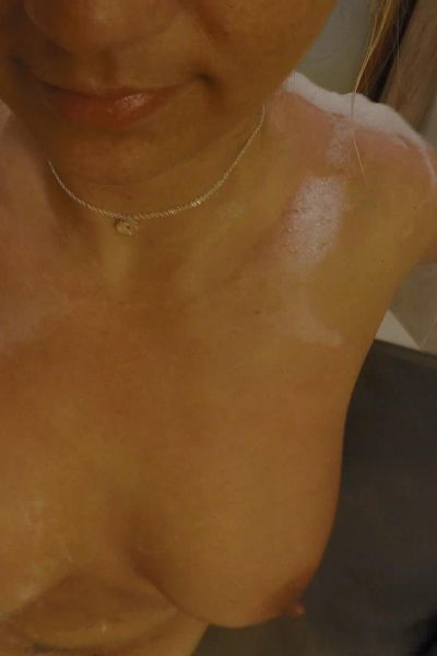 Nikki Sims Candid Bath Boobs
