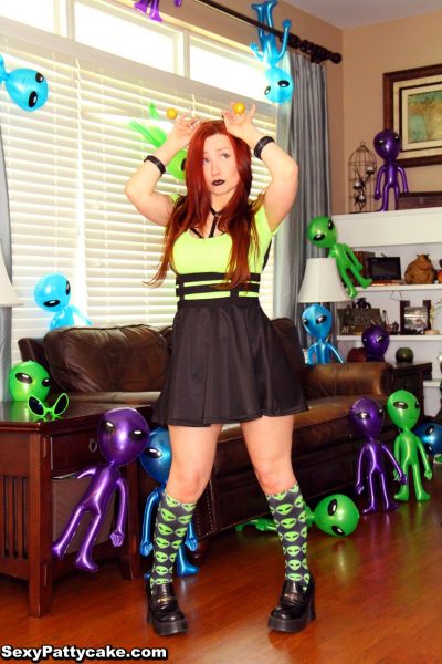 Sexy Pattycake Clap Alien Cheeks