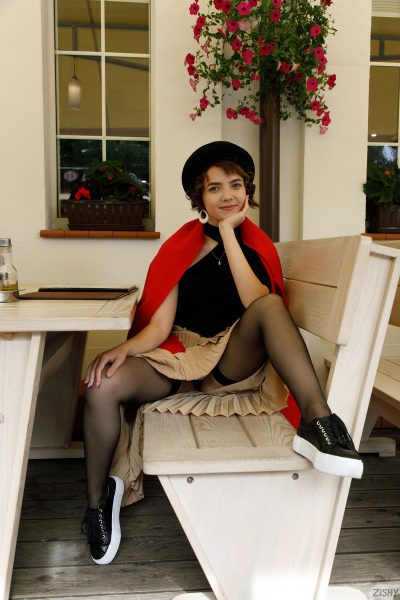 Victoria Minina Cafe Society 1 Zishy